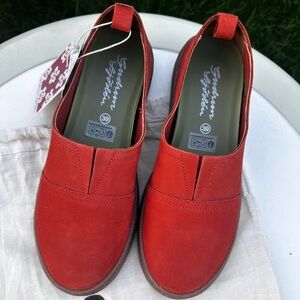 NWT size 9 Gudrun Sjogen orange suede slip on shoes